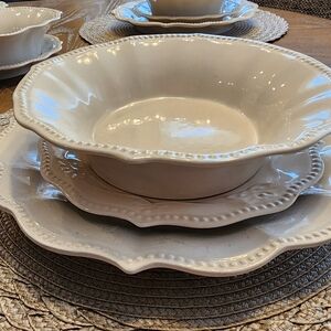 Pioneer Woman Paige Dinnerware 14 pc Set